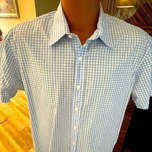 Untuckit men’s short sleeved button down